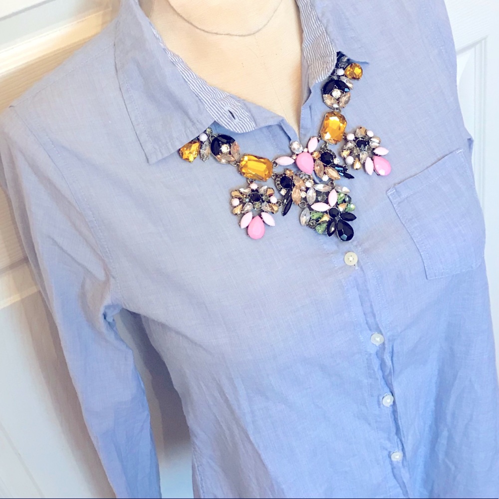Gap boyfriend fit chambray button down shirt!